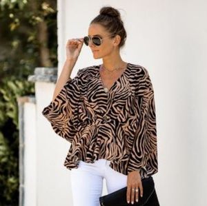 VICI ZIGGY KIMONO PLEATED BLOUSE